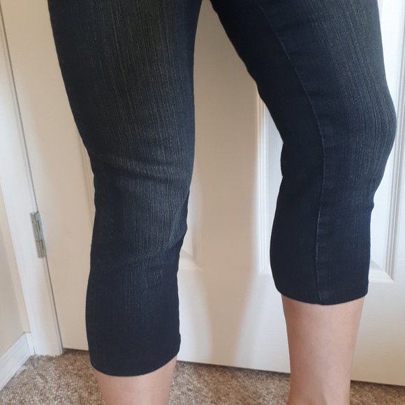 NWOT Seductions Low Rise Navy-Black Jean Capri - Picture 3 of 7